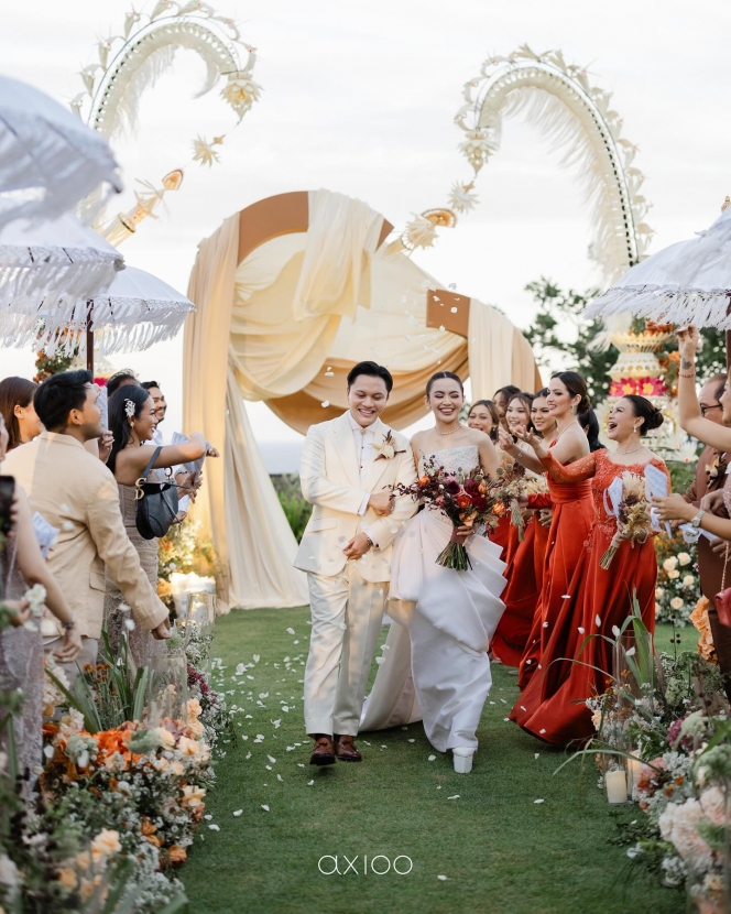 9 Foto Resepsi Pernikahan Mahalini dan Rizky Febian di Bali, Kenakan Gaun Pengantin dari Hian Tjen