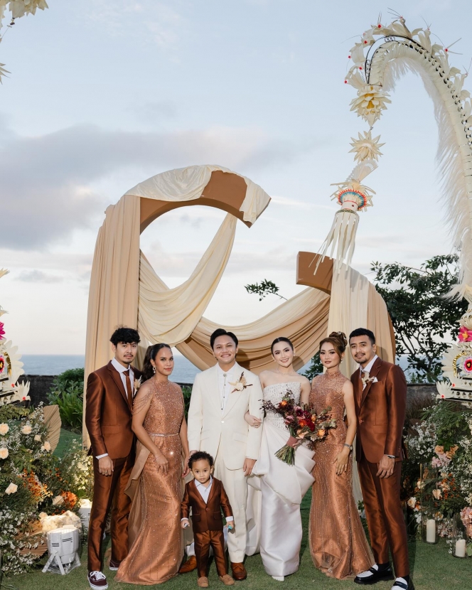 9 Foto Resepsi Pernikahan Mahalini dan Rizky Febian di Bali, Kenakan Gaun Pengantin dari Hian Tjen