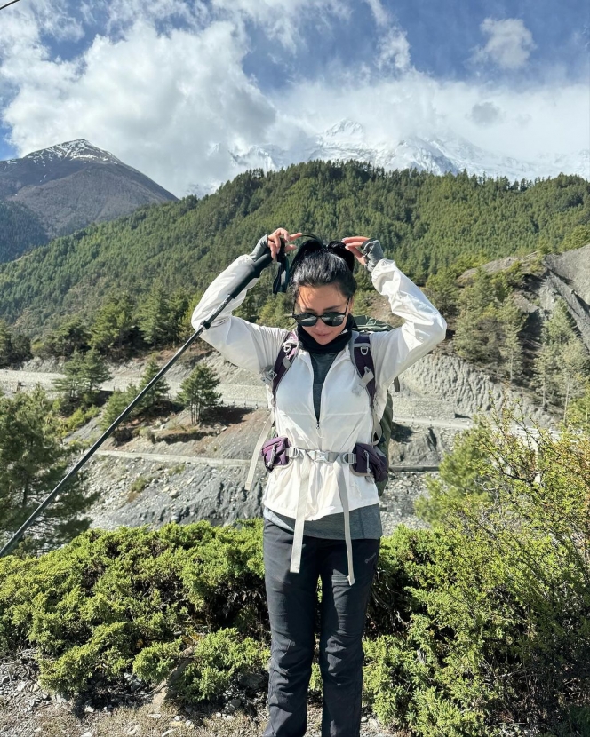 Foto Keseruan Wendy Walters Mendaki Pegunungan Bersalju di Nepal, Asik Jelajah Annapurna Circuit