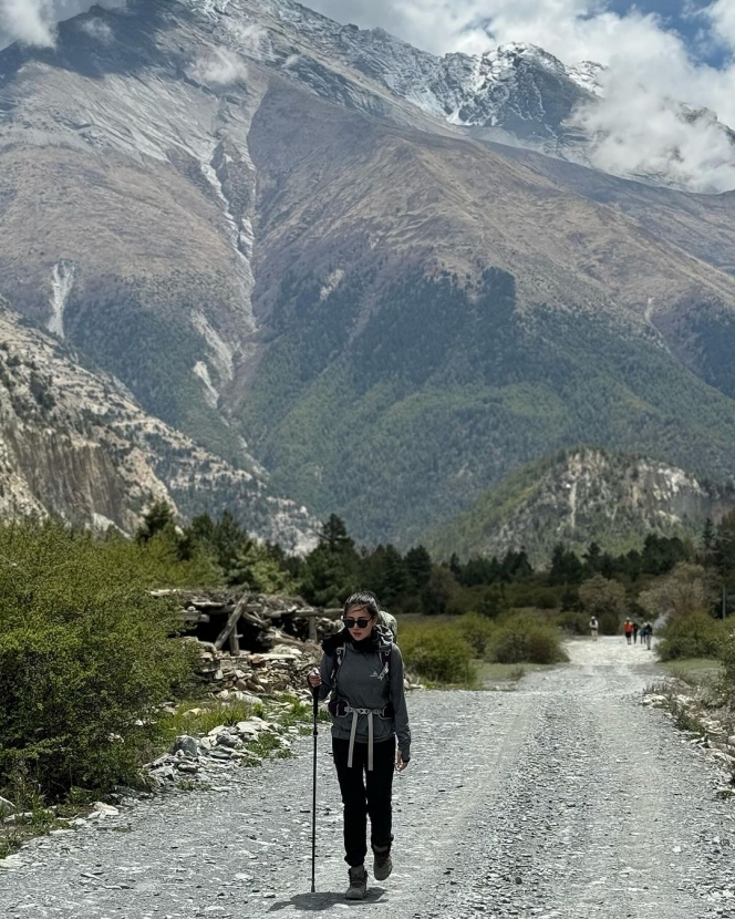 Foto Keseruan Wendy Walters Mendaki Pegunungan Bersalju di Nepal, Asik Jelajah Annapurna Circuit