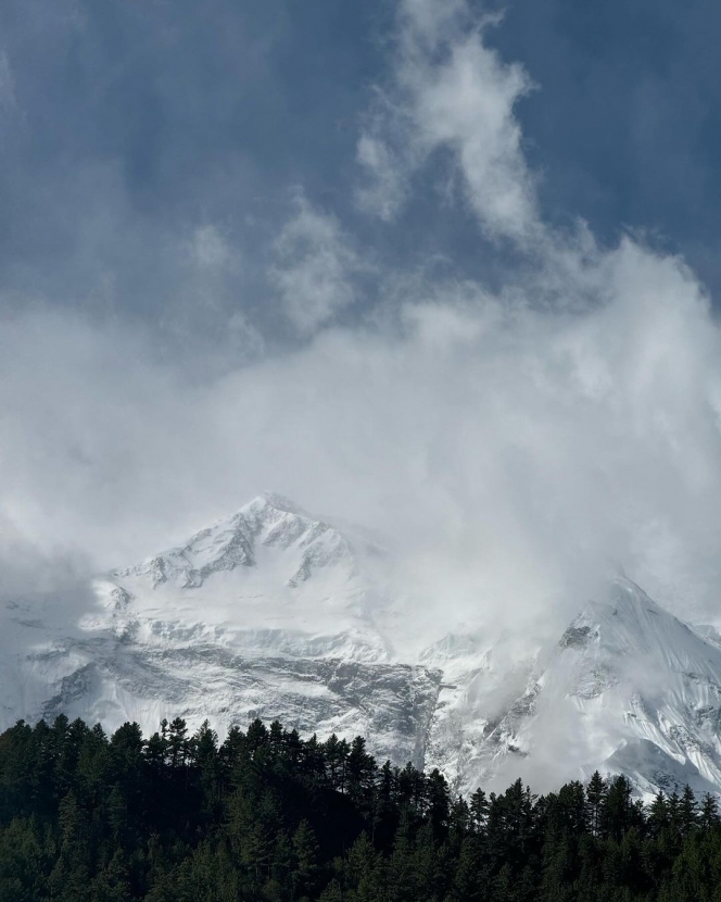 Foto Keseruan Wendy Walters Mendaki Pegunungan Bersalju di Nepal, Asik Jelajah Annapurna Circuit