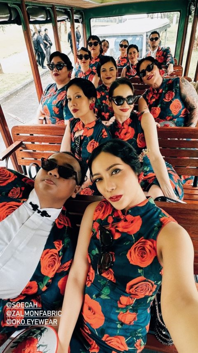 Potret Enzy Storia Jadi Bridesmaid Chinese Modern Wedding, Pakai Busana Cheongsam