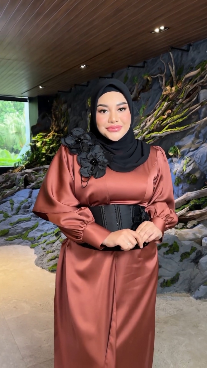 Dapat Penghargaan Wanita Cantik Indonesia 2024, Ini 8 Foto Penampilan Aurel Hermansyah yang Ramai Kritikan