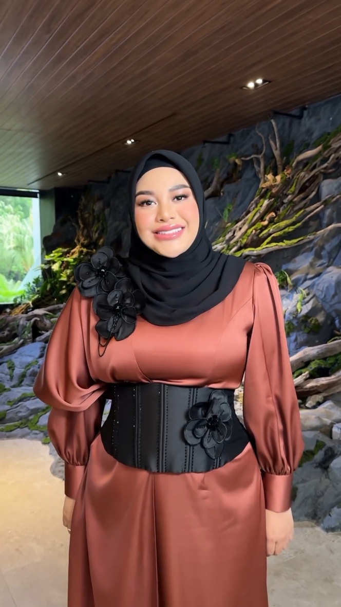 Dapat Penghargaan Wanita Cantik Indonesia 2024, Ini 8 Foto Penampilan Aurel Hermansyah yang Ramai Kritikan