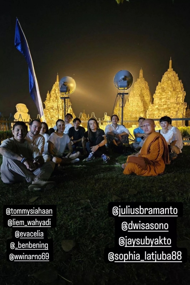 Curi Perhatian, Ini Foto Sophia Latjuba Ikut Rayakan Waisak di Candi Sewu Bareng Dwi Sasono dan Eva Celia