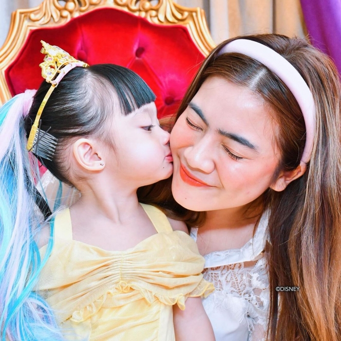 Gemes Banget, Ini Foto 2 Anak Felicya Angelista yang Kompak Dimake Over Jadi Princess Sehari