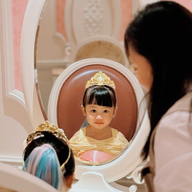 Gemes Banget, Ini Foto 2 Anak Felicya Angelista yang Kompak Dimake Over Jadi Princess Sehari