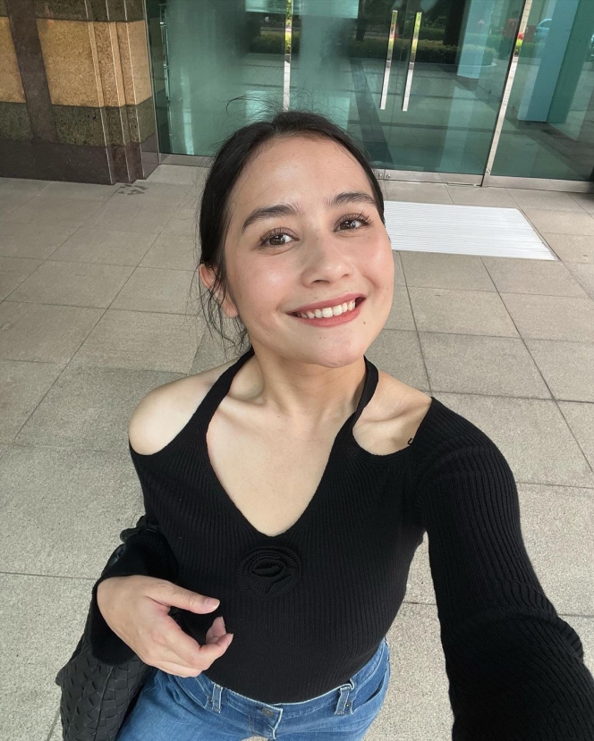 Pipi Tirus Badan Langsing, Ini Foto Terbaru Prilly Latuconsina yang Bikin Pangling