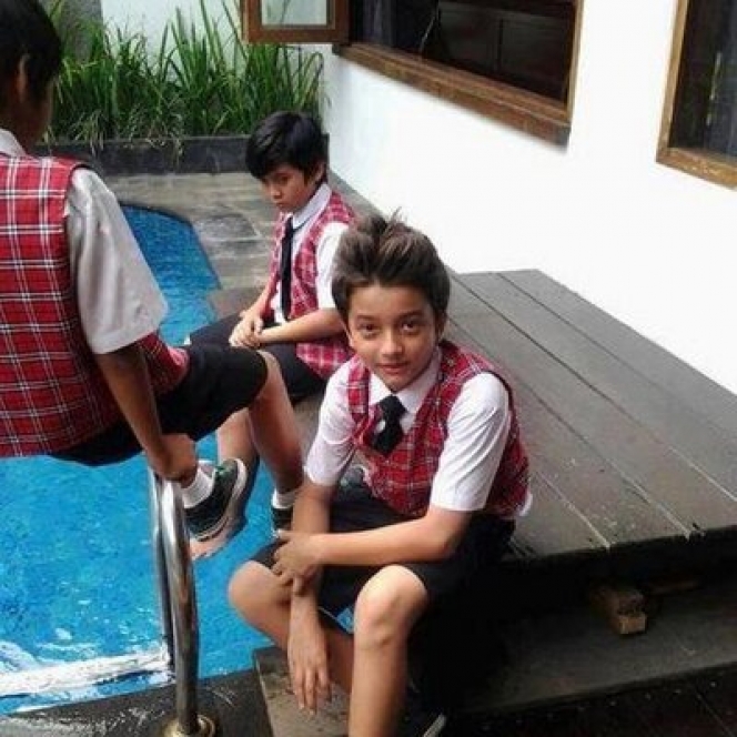 9 Foto Jadul Bryan Domani yang Dulu Sempat Tergabung Dalam Boyband Cilik