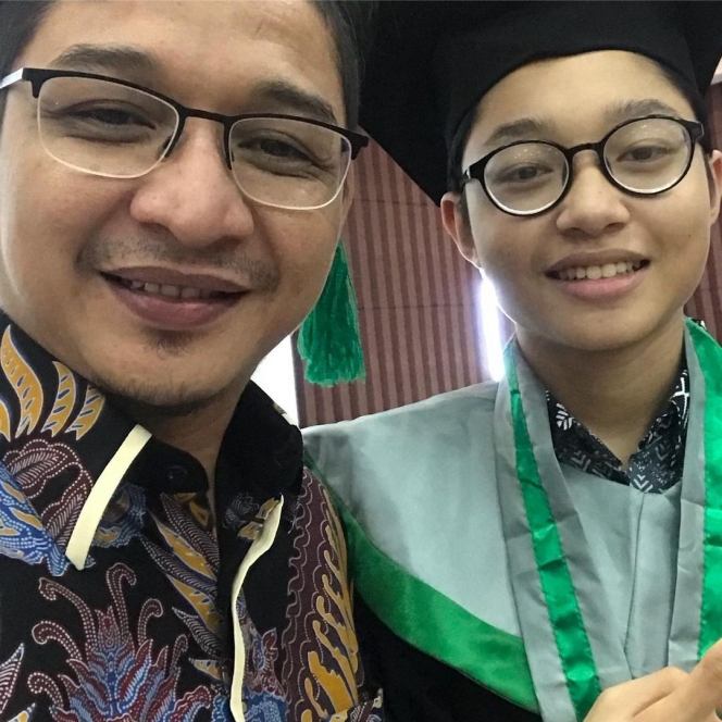 Dapat Kado Ultah Mobil dari Sang Ayah, Ini 10 Foto Keakraban Kiesha Alvaro dan Pasha Ungu