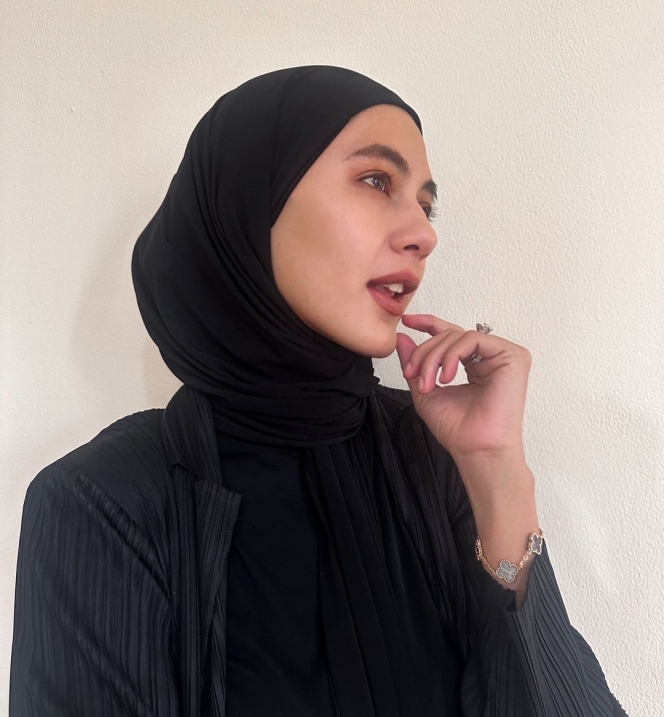 Makin Istiqomah, Ini Deretan Foto Paula Verhoeven Kini Makin Tampil Syar’i - Terlihat Sering Pakai Hijab Warna Hitam! 