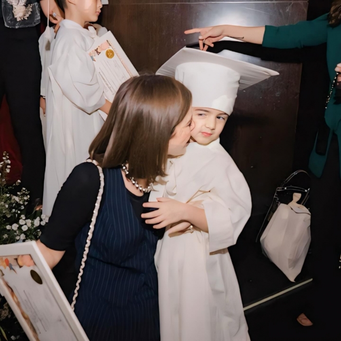 Potret Wisuda TK Zenecka Anak Carissa Puteri, Wajahnya Terlihat Menggemaskan Banget!