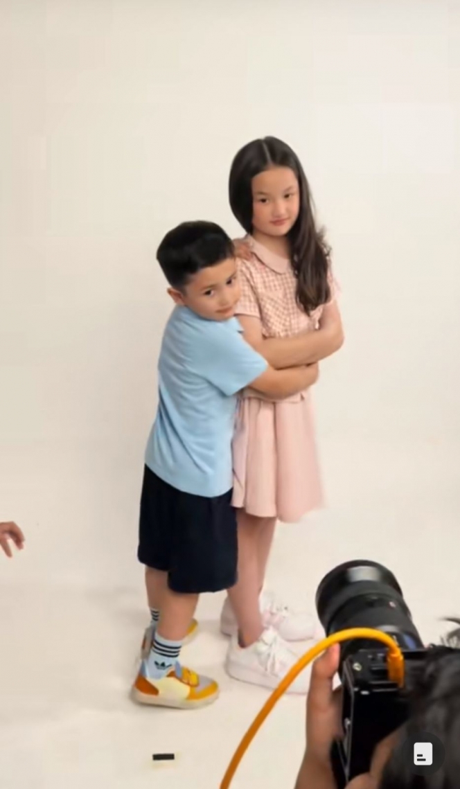 Biasa Keriting, Ini Foto Sheva Anak Kedua Ussy Andhika yang Tampil Cantik dengan Rambut Lurus