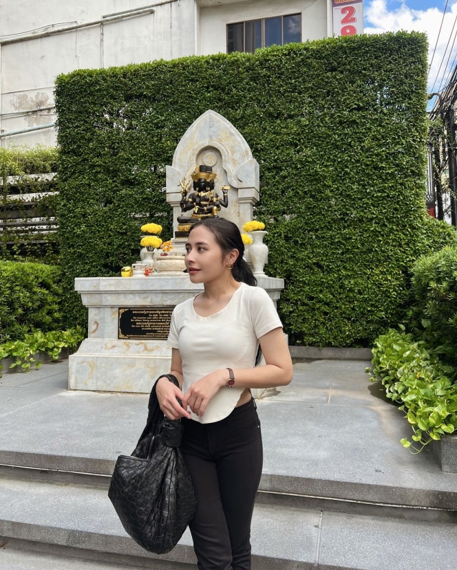 Foto Prilly Latuconsina Liburan ke Bangkok, Bare Face dan Body Langsingnya Tuai Pujian