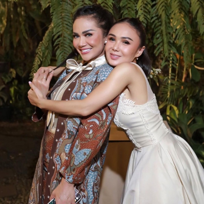 Foto Kedekatan Yuni Shara dengan Dua Adik Perempuannya yang Sibling Goals Banget, Cantiknya Kartika Sary Jadi Sorotan