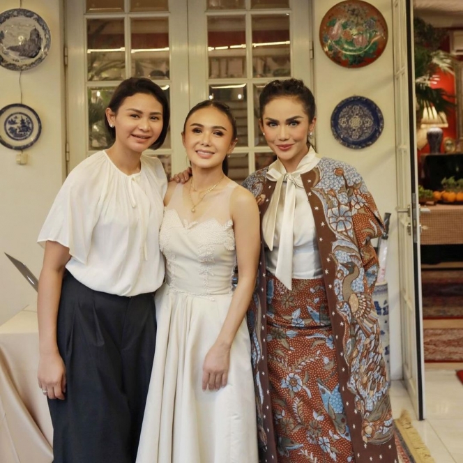 Foto Kedekatan Yuni Shara dengan Dua Adik Perempuannya yang Sibling Goals Banget, Cantiknya Kartika Sary Jadi Sorotan