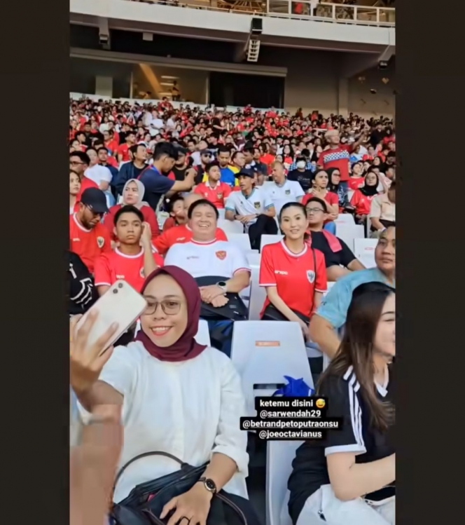 Foto Sarwendah saat Pertama Kali Nonton Timnas Indonesia, Tampil Cetar Panggil Hair Stylist Sampai MUA