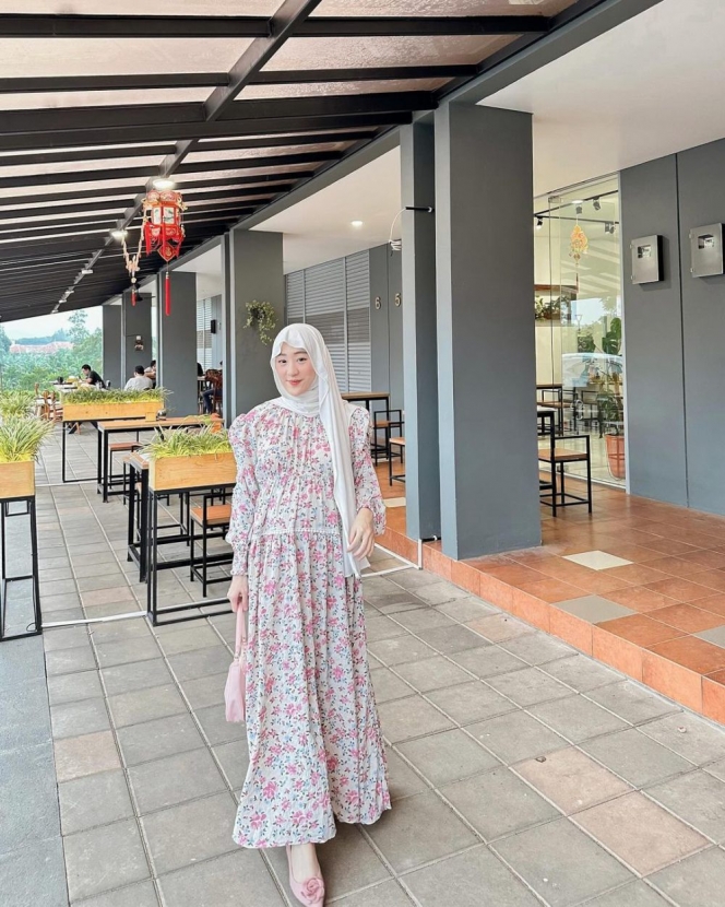 Tak Sabar Melahirkan Anak Perempuan, Ini 10 Foto OOTD Larissa Chou dengan Baby Bump yang Makin Besar