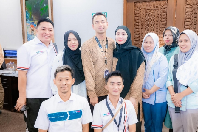 10 Foto Raffi Ahmad dan Nagita Slavina Berangkat Haji, Penuh Haru Pisah dari Anak