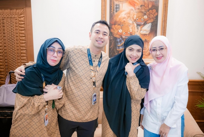 10 Foto Raffi Ahmad dan Nagita Slavina Berangkat Haji, Penuh Haru Pisah dari Anak