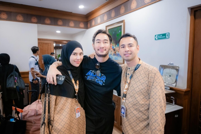 10 Foto Raffi Ahmad dan Nagita Slavina Berangkat Haji, Penuh Haru Pisah dari Anak