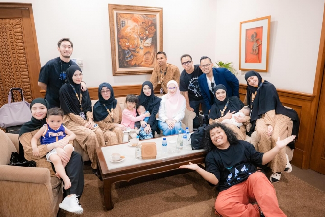 10 Foto Raffi Ahmad dan Nagita Slavina Berangkat Haji, Penuh Haru Pisah dari Anak