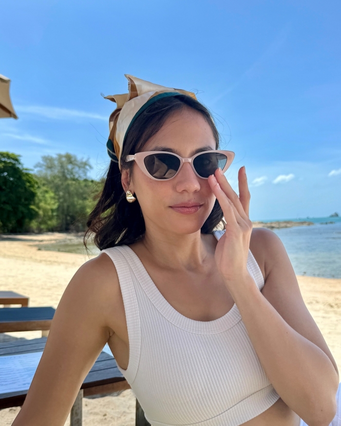 Cantiknya Gak Ada Obat! Foto Pevita Pearce Berjemur di Pantai Auto Bikin Netizen Terpana