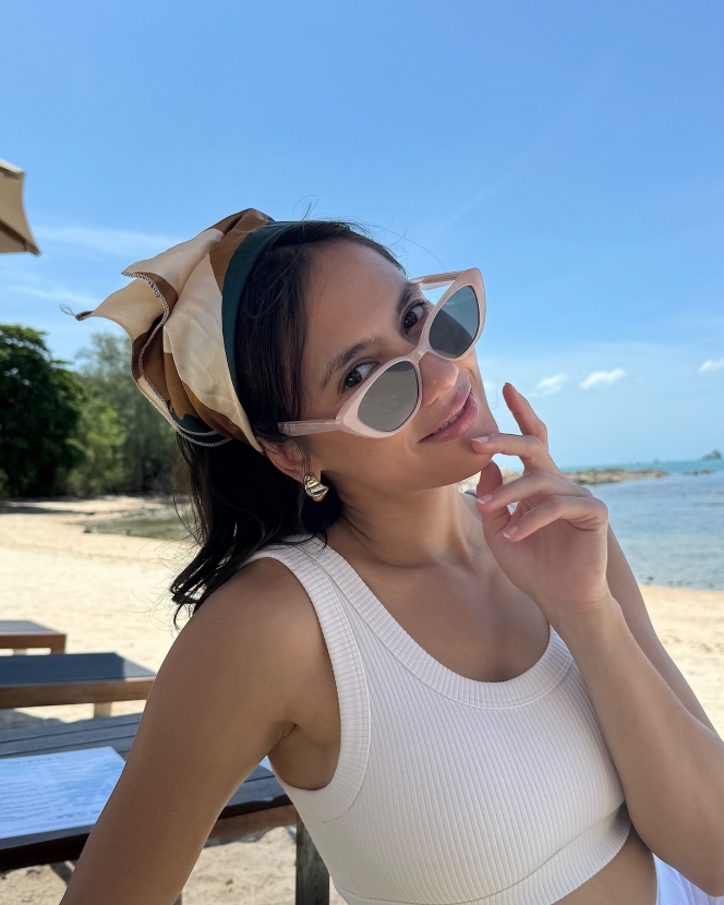 Cantiknya Gak Ada Obat! Foto Pevita Pearce Berjemur di Pantai Auto Bikin Netizen Terpana