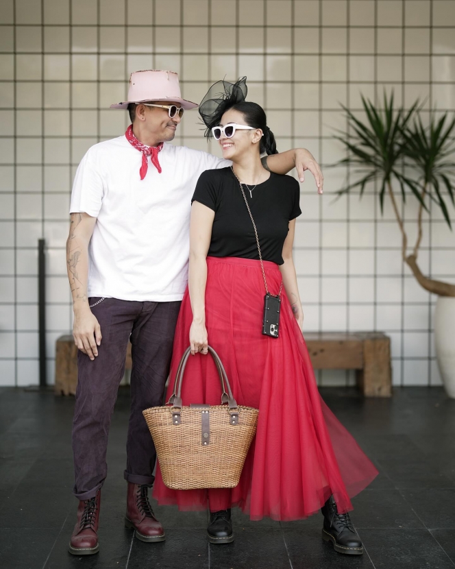 Satu Keluarga Fashionable Abis! Foto Ryan Delon, Sharena, dan Ryshaka OOTD Gaya Vintage Sukses Bikin Kagum Netizen