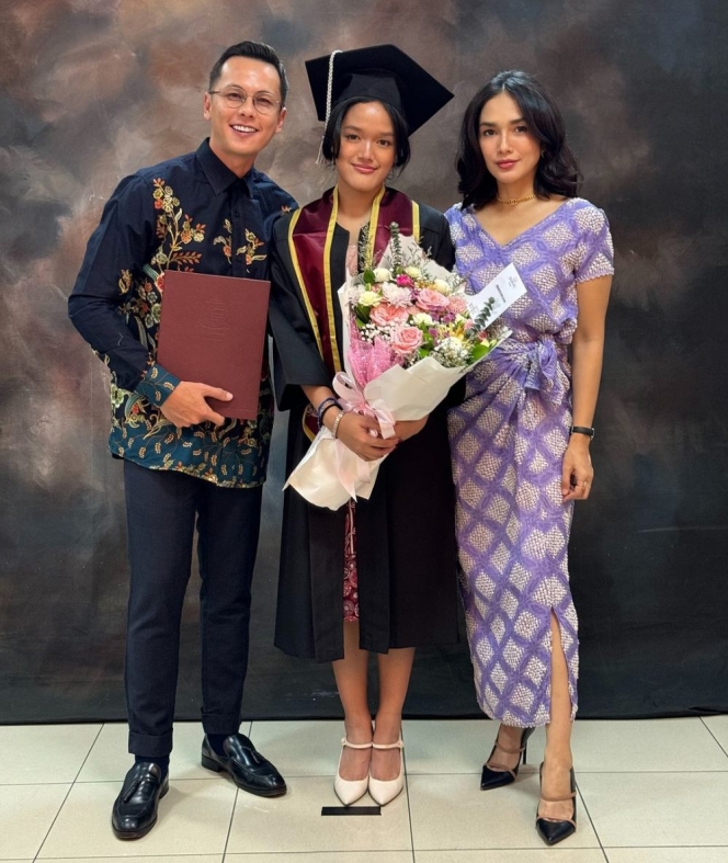 10 Foto Anak Selebriti Tanah Air yang Baru Saja Lulus SMA, Siap Lanjut Kuliah nih!