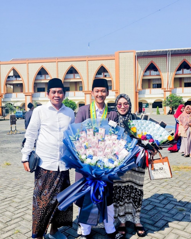 10 Foto Anak Selebriti Tanah Air yang Baru Saja Lulus SMA, Siap Lanjut Kuliah nih!