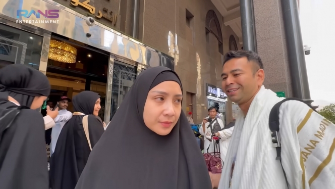 10 Foto Kamar Hotel yang Ditempati Raffi Ahmad dan Nagita Slavina Selama Haji, Menghadap Langsung ke Kabah