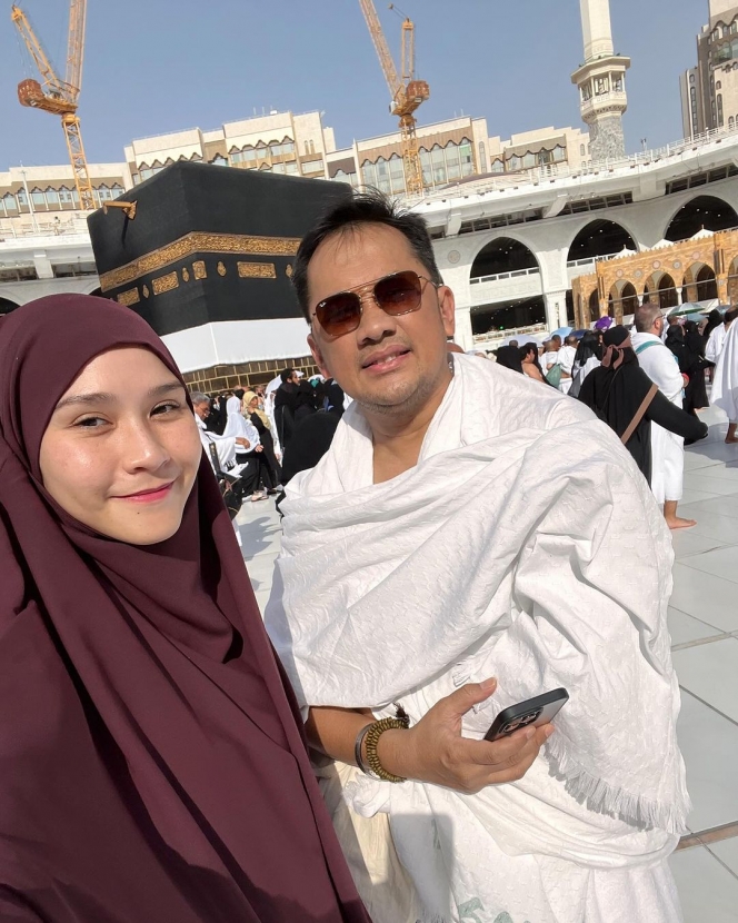 7 Foto Zaskia Adya Mecca Jalani Ibadah Haji Bareng Suami, Tampil Syari Bercadar