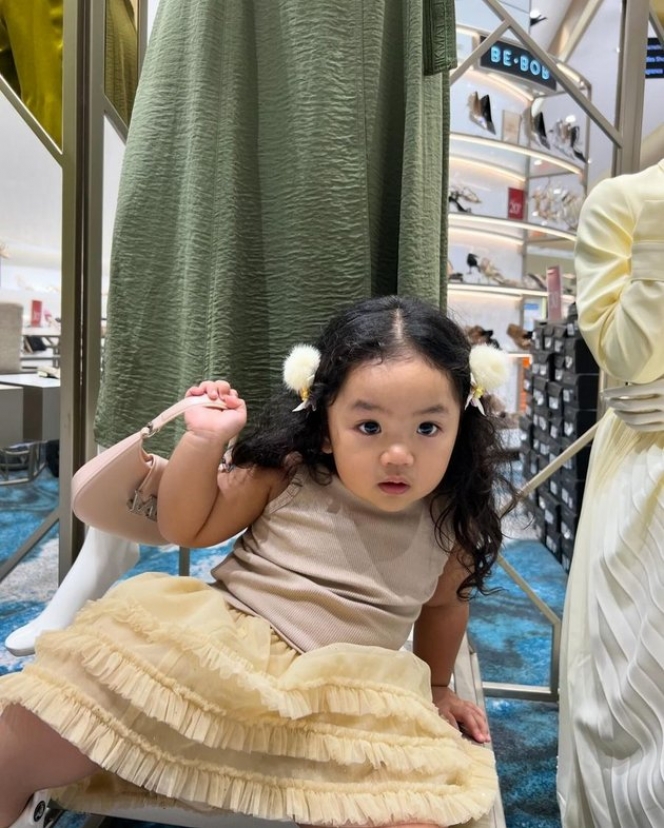 Deretan Foto Xarena Anak Siti Badriah yang Lagi Shopping, Centilnya Bikin Gemas