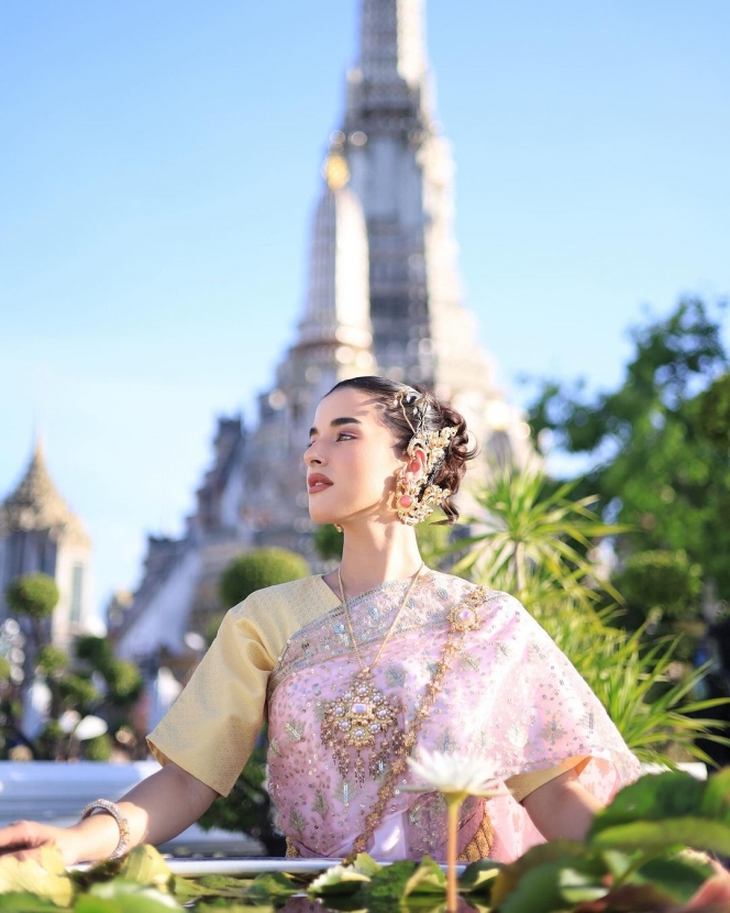 10 Foto Tasya Farasya Jalani Pemotretan di Bangkok, Tampil Menawan Bak Ratu Berbusana khas Thailand