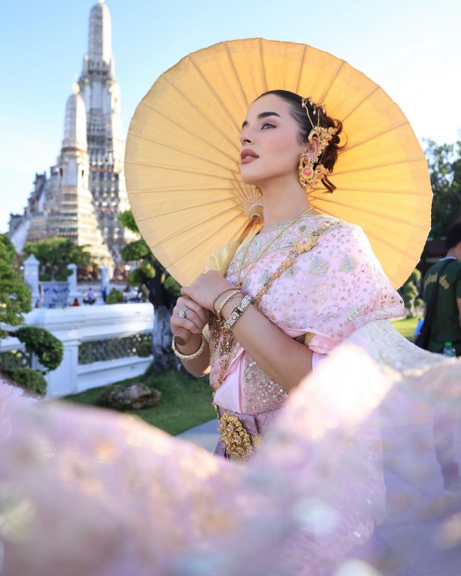 10 Foto Tasya Farasya Jalani Pemotretan di Bangkok, Tampil Menawan Bak Ratu Berbusana khas Thailand