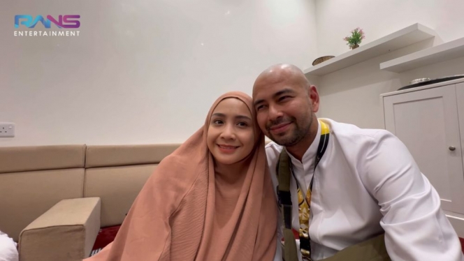 10 Foto Raffi Ahmad Cukur Rambut hingga Botak Saat di Tanah Suci, Reaksi Keluarga Auto Syok!