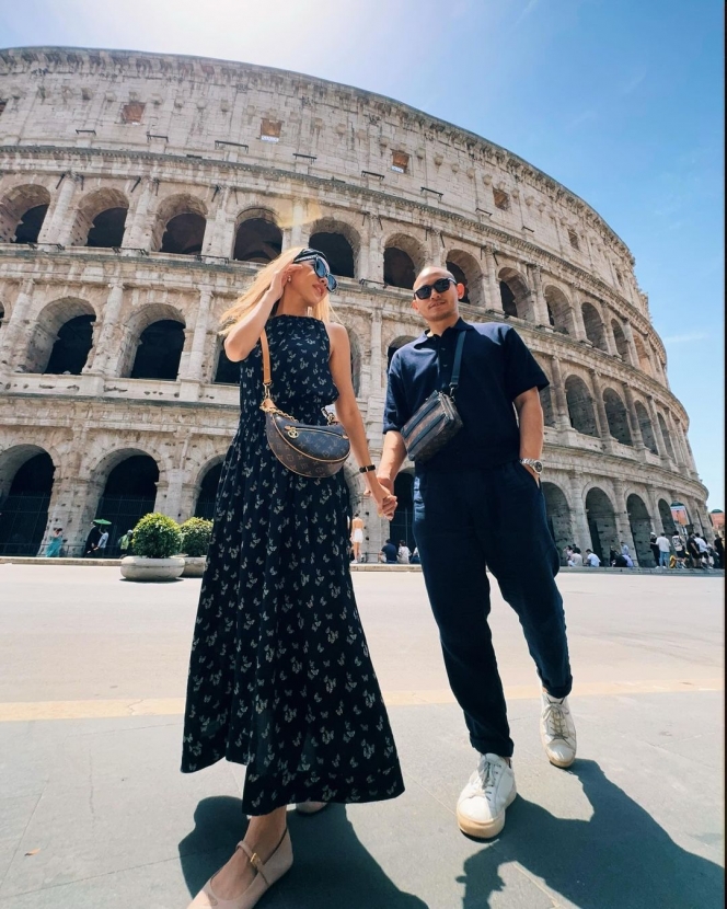 10 Foto Bunga Citra Lestari dan Tiko Aryawardhana Honeymoon di Roma, Romantis Keliling Kota Naik Vespa