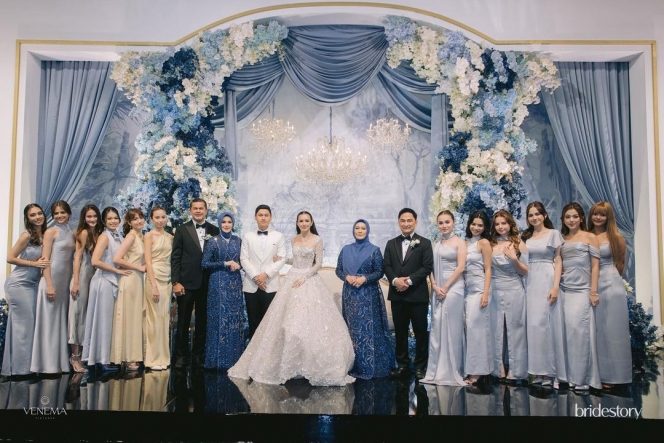 Beby Tsabina Unggah Foto bareng Para Bridesmaid, Salah Satunya Ada Idol K-Pop!