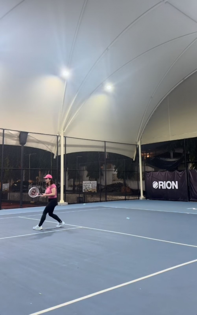 Deretan Foto Felicya Angelista Main Tenis Pakai Outfit Serba Pink, Pinky Lovers Abis!