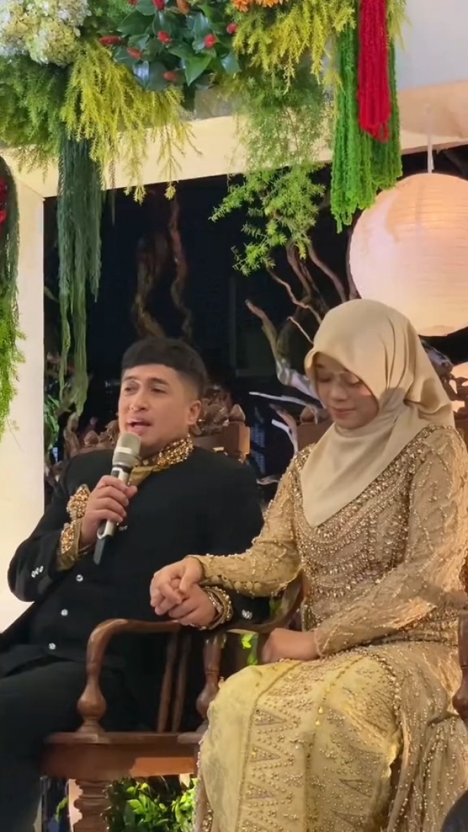 10 Foto Anniversary ke-17 Pernikahan Irfan Hakim dan Istri, Dirayakan bak Pengantin Baru