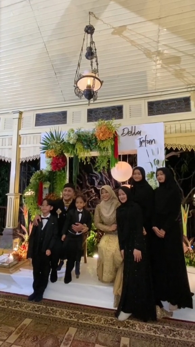 10 Foto Anniversary ke-17 Pernikahan Irfan Hakim dan Istri, Dirayakan bak Pengantin Baru