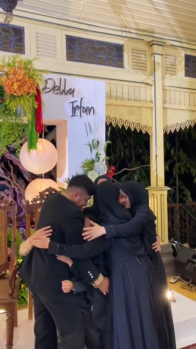 10 Foto Anniversary ke-17 Pernikahan Irfan Hakim dan Istri, Dirayakan bak Pengantin Baru