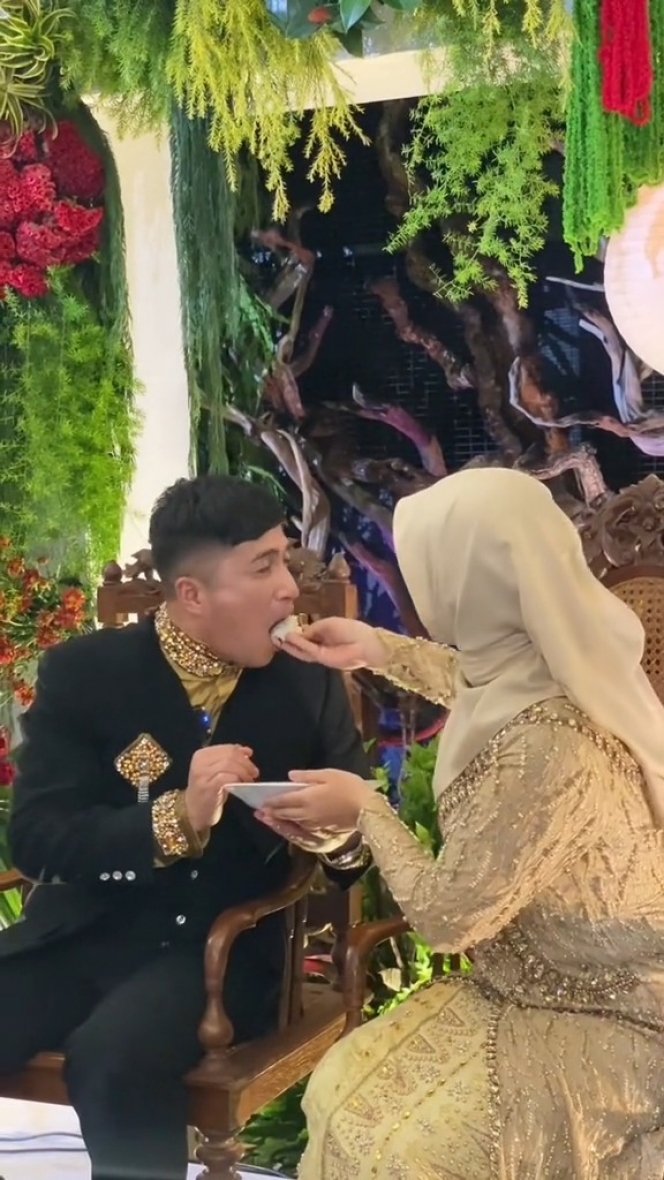 10 Foto Anniversary ke-17 Pernikahan Irfan Hakim dan Istri, Dirayakan bak Pengantin Baru