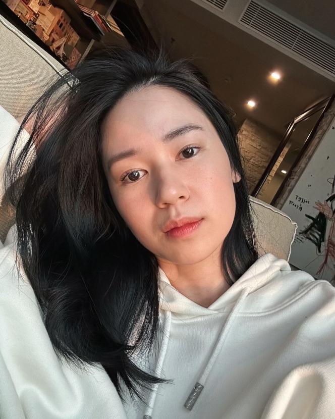 10 Foto Selfie Laura Basuki yang Kecantikannya Bikin Netizen Klepek-klepek