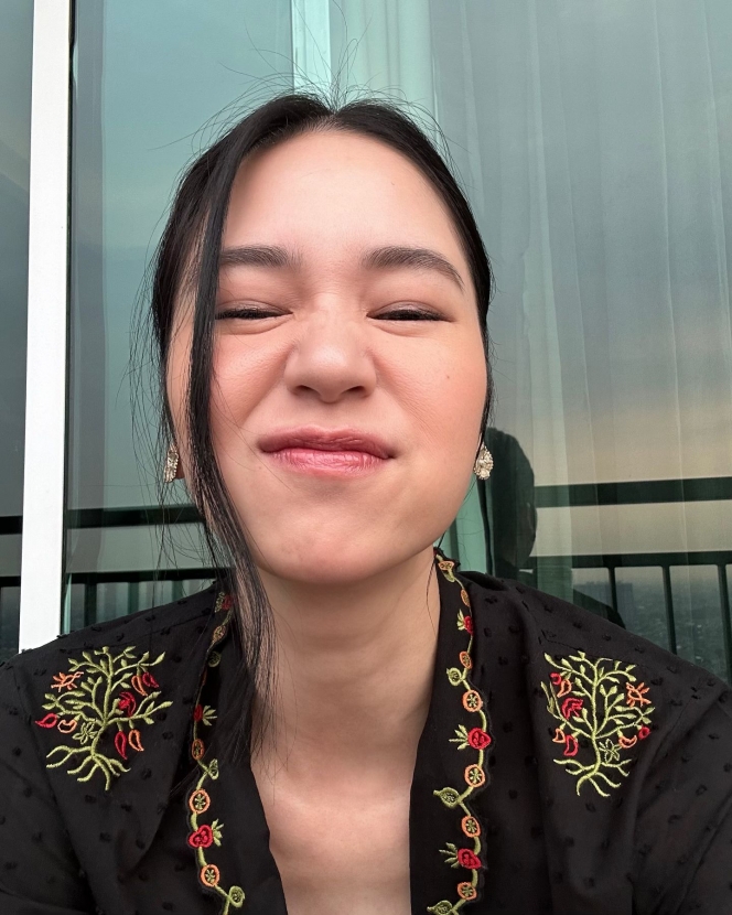 10 Foto Selfie Laura Basuki yang Kecantikannya Bikin Netizen Klepek-klepek