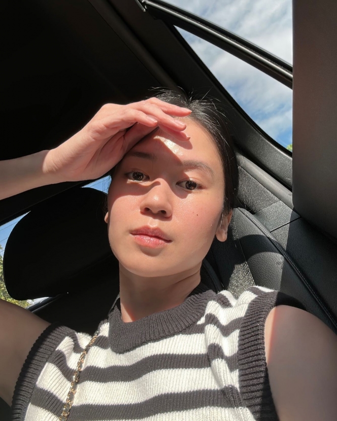 10 Foto Selfie Laura Basuki yang Kecantikannya Bikin Netizen Klepek-klepek