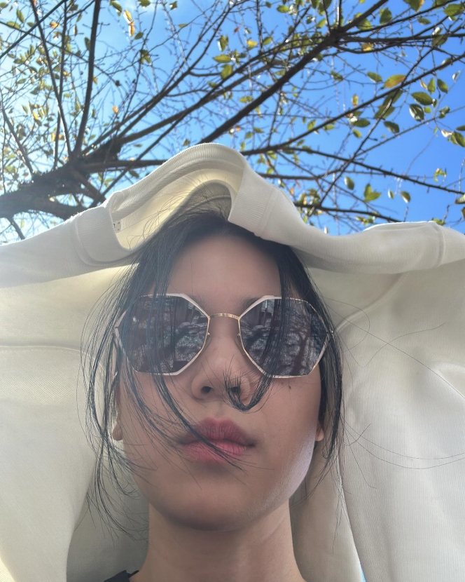 10 Foto Selfie Laura Basuki yang Kecantikannya Bikin Netizen Klepek-klepek