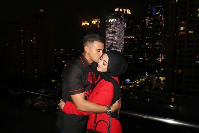 Deretan Foto Margin Wieheerm Rayakan Ultah ke-24, Pose Romantis Bareng Suami Ditemani Para Sahabat