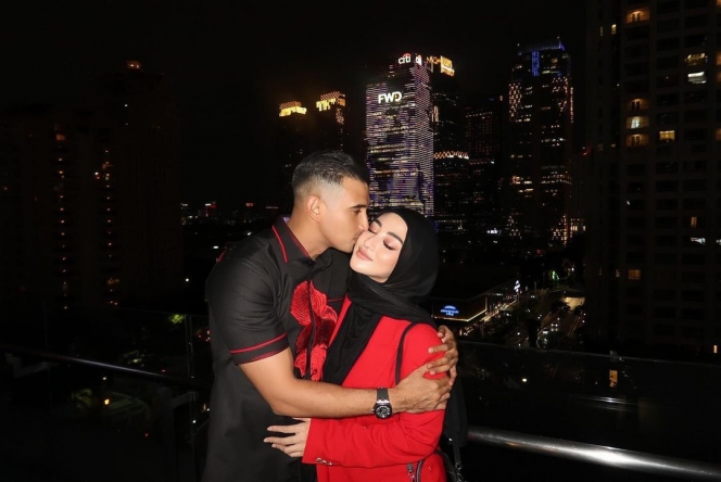 Deretan Foto Margin Wieheerm Rayakan Ultah ke-24, Pose Romantis Bareng Suami Ditemani Para Sahabat